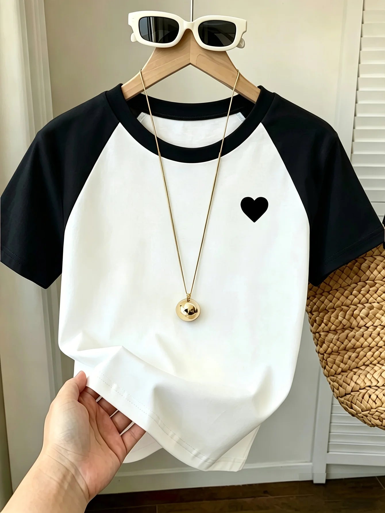 Women's T-Shirt with Raglan Short Sleeves Black Heart Pocket Print Round Neck T Shirt Vintage Style Tops Clothes Female Outfit